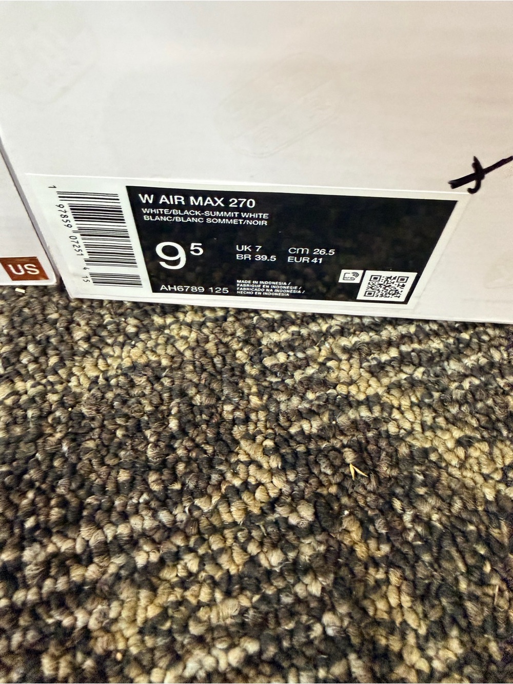Nike Air Max 270 - Picture 13 of 15